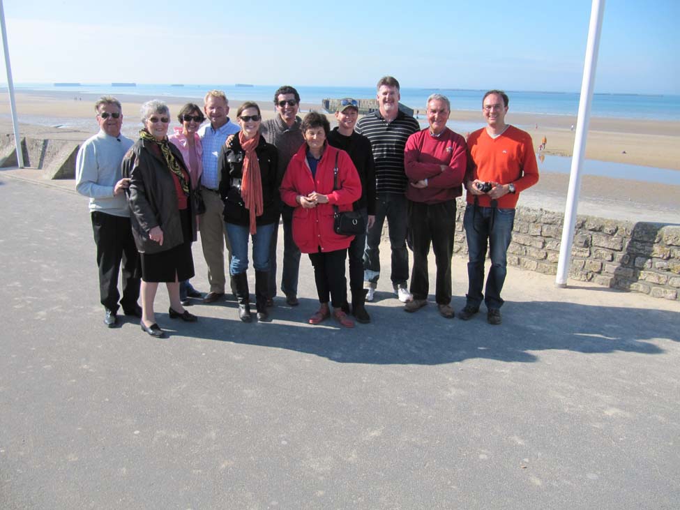 Sur la plage d'Arromanches -  Seconde-Guerre-Mondiale.com