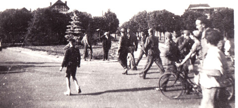 American POW with German soldiers